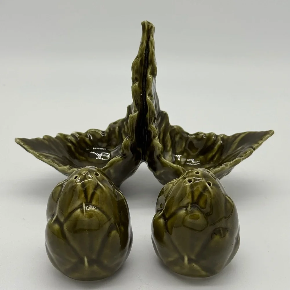 Vintage Signed Italian Majolica Artichoke Salt Pepper Shakers Leaf Caddy Set